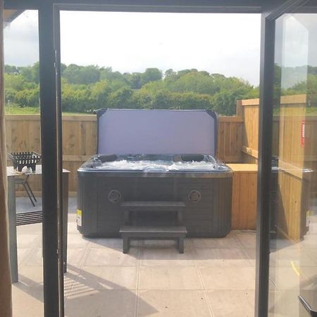 ホテル Superior Glamping Pod With Hot Tub フロッドシャム エクステリア 写真
