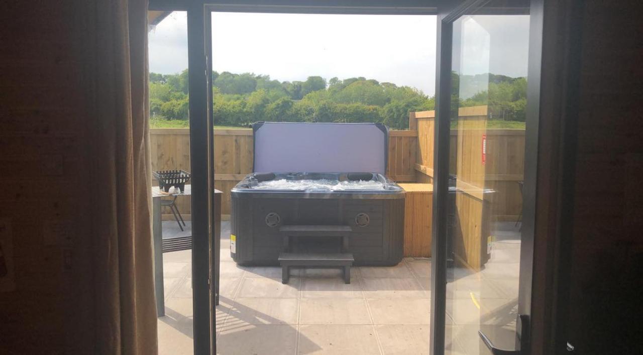 ホテル Superior Glamping Pod With Hot Tub フロッドシャム エクステリア 写真